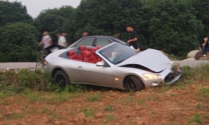 Crash:Maserati GranCabrio and Nissan Sunny in China