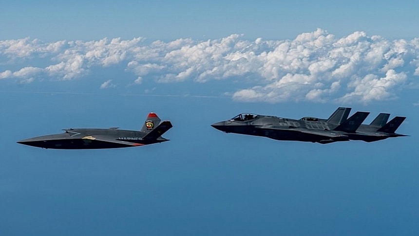 Kratos XQ-58A Valkyrie and two F-35s