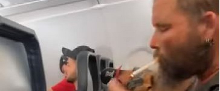 Man lights up on Spirit Airlines flight, appears to have no idea what he's doing