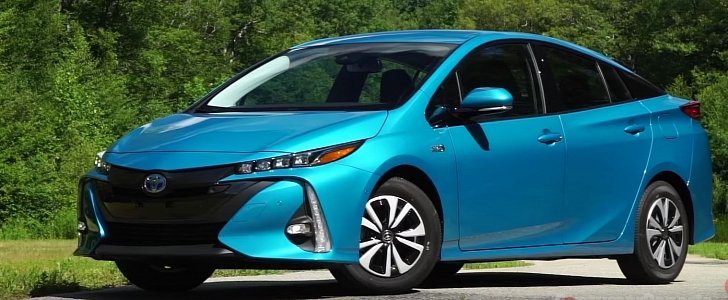 Consumer Reports Isn't Impressed With the 2017 Prius Prime PHEV