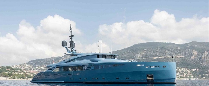Philmx is a stunning Italian superyacht with a unique profile
