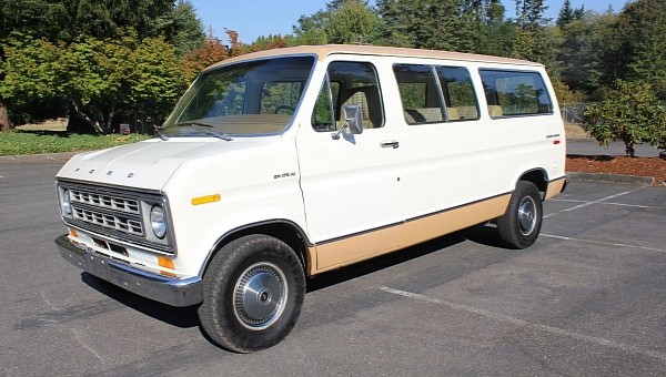  Cool Ford Club Wagon solía ser una camioneta de la iglesia de la escuela de verano, se vende sin reserva