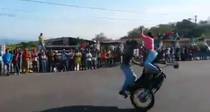 Cool stunt, no helmets