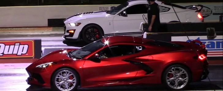 Corvette C8 takes on a Shelby GT500 over a quarter mile