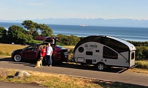 Couple and Their Dog Are Driving Across Canada in a Model X and a Solar Trailer