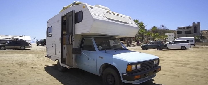 1985 RV was turned into a cozy home on wheels 