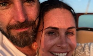 Courteney Cox and Boyfriend Johnny McDaid Are on Holiday in Italy, Take Romantic Boat Trip