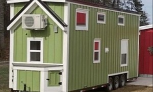 Craftsman Style Tiny House Hosts Two Lofts Connected by a Catwalk and an Elegant Interior