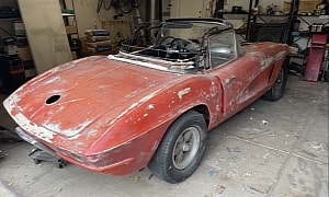 Crashed 1962 Chevrolet Corvette Comes Out of Storage After 50 Years