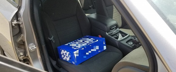 24-pack of beer used as booster seat for 2-year-old by Canadian dad
