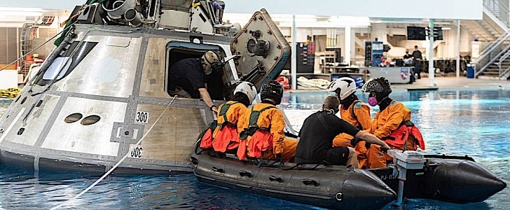 Crew-3 astronauts practicing water survival