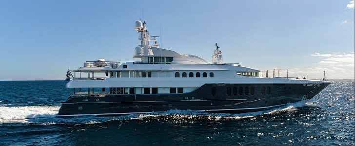 The 4 Roses might be a not-so-young yacht, but it's still an impressive billionaire's toy