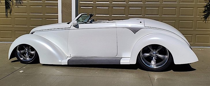 Custom 1933 Ford Roadster