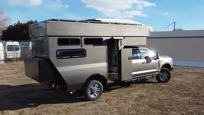 Custom Baja Truck Camper Based on a F-350 Super Duty Has Proper Off-Grid Capabilities
