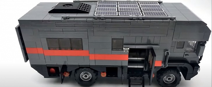 LEGO 4x4 expedition camper truck