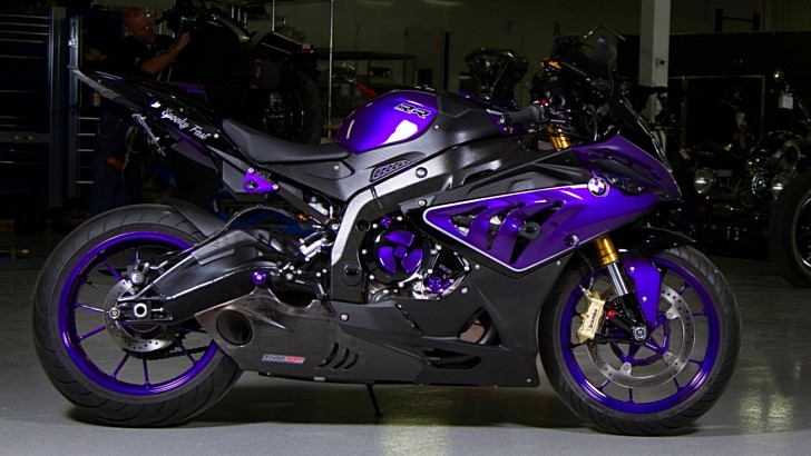 Custom Paint BMW S1000RR Looks Painfully Awesome 