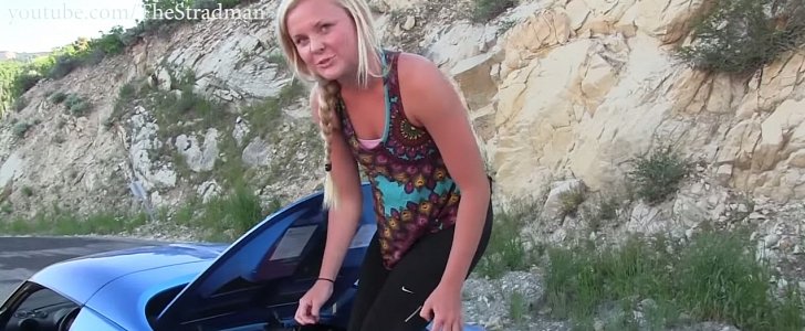 Cute Blond Won’t Fit into the Trunk of a Lotus Elise, but It’s Worth Watching Her Trying