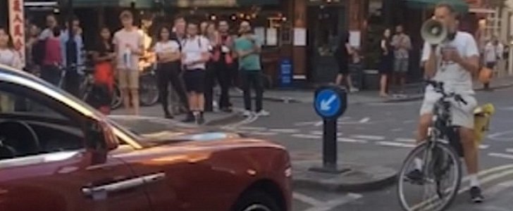 London street activist takes it out on Rolls-Royce Wraith owner in funny road rage incident