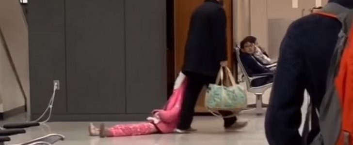 Dad drags daughter by the hood at Virginia airport in new viral video