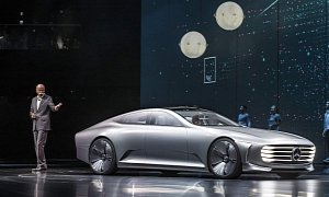 Daimler Plans New Management Strategy in Light of Google and Apple Threat