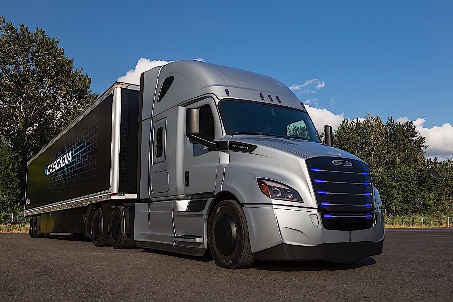 Daimler Reveals Testing Areas for Freightliner Electric Trucks ...