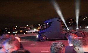 Daimler Trucks Executive: "If Tesla Semi Delivers, Something Has Passed Us By"