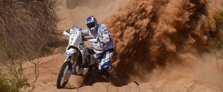 Dakar rider fighting the Fiambala dunes