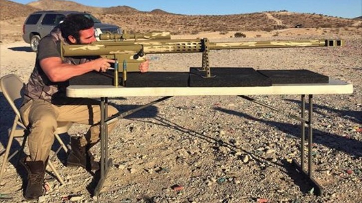 Dan Bilzerian: “I bought a semi truck shoot with this 20mm cannon”