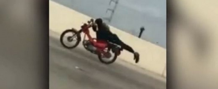 Biker does The Superman on busy Texas highway, is wanted by the police