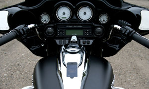 DashLink Motorcycle Docking Console for iPhone and iPod Touch Launched