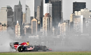 David Coulthard Thrashes Red Bull F1 Car in New Jersey and New York