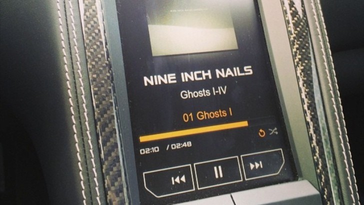 Deadmau5 listening to Nine Inch Nails' song