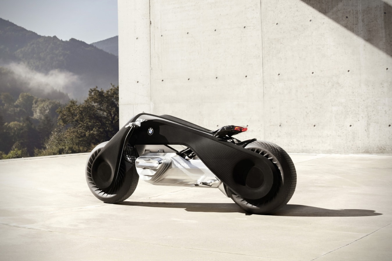 autonomous and fully connected BMW VISION NEXT 100 motorcycle