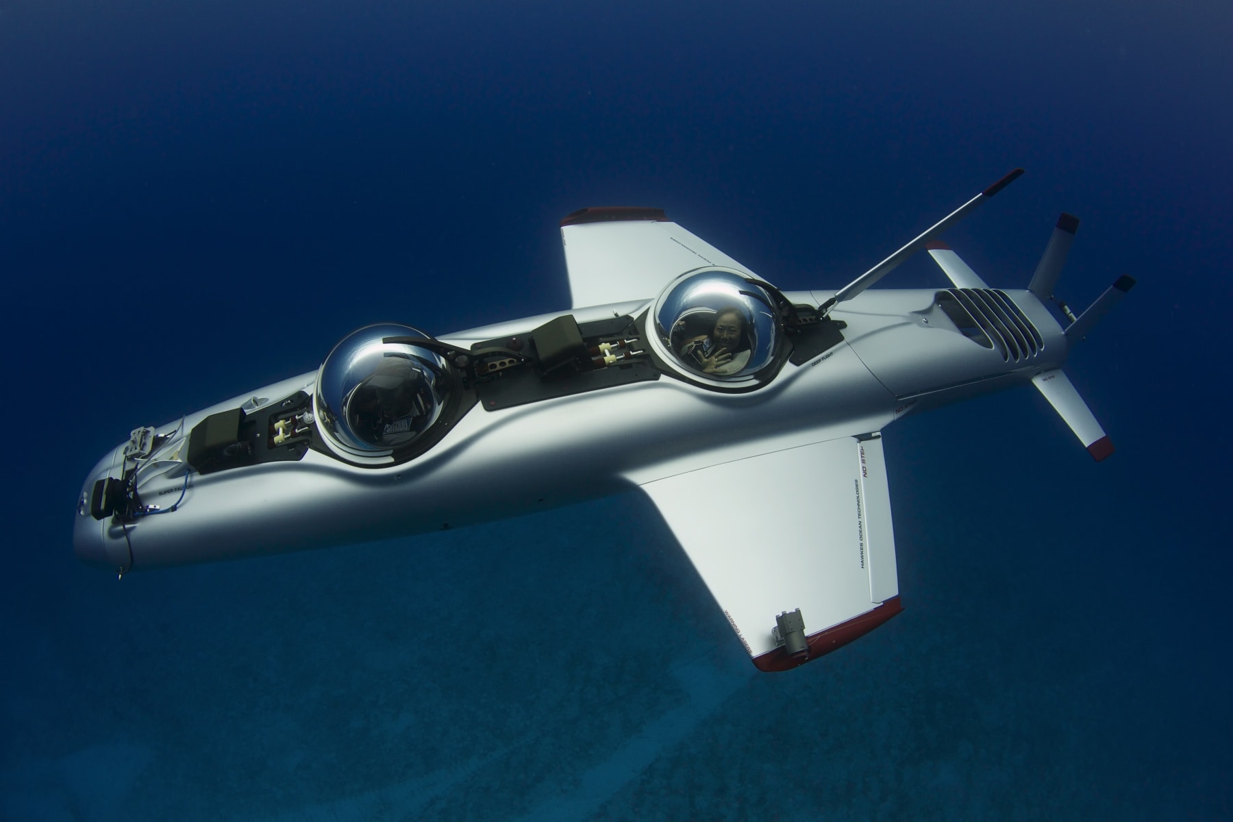 DeepFlight's Super Falcon Personal and Electric Submarine Is Exploring Done Right