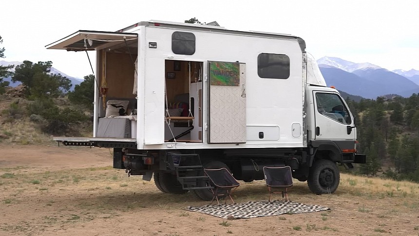 Deluxe 4x4 Box Truck Camper With an Ingenious Layout Is Superior to Many Studio Apartments