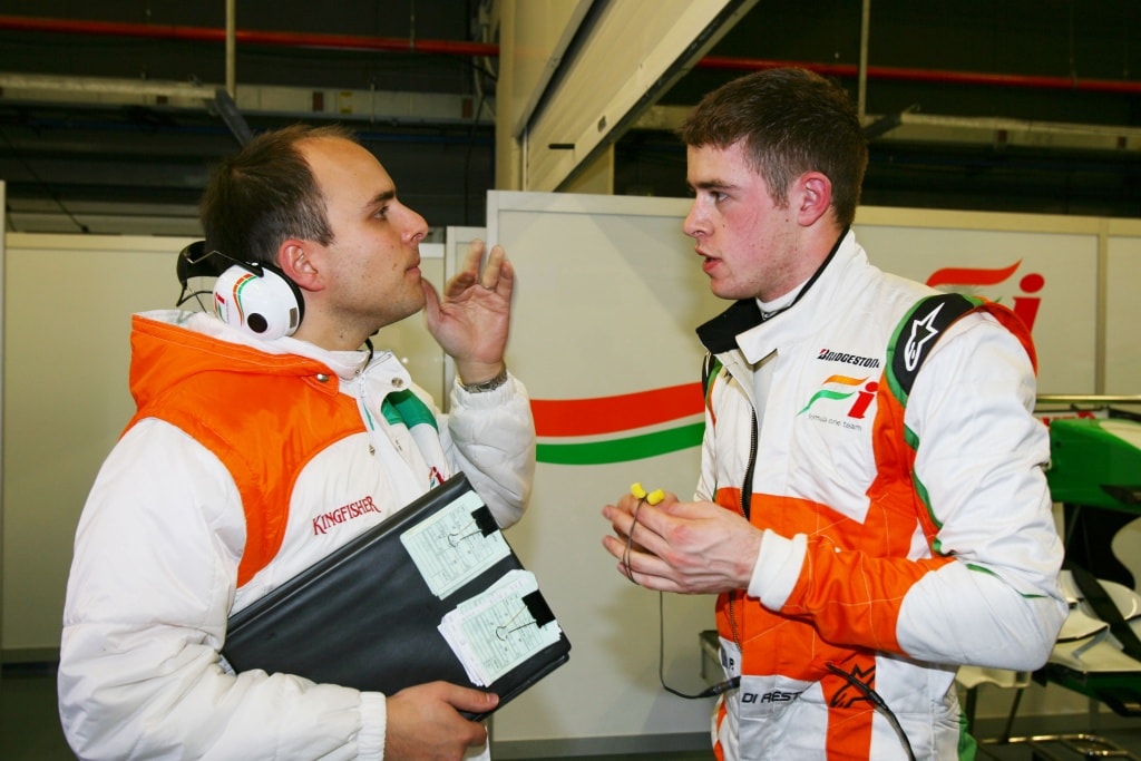 Paul di Resta talking to a Force India mechanic during the Jerez rookie test