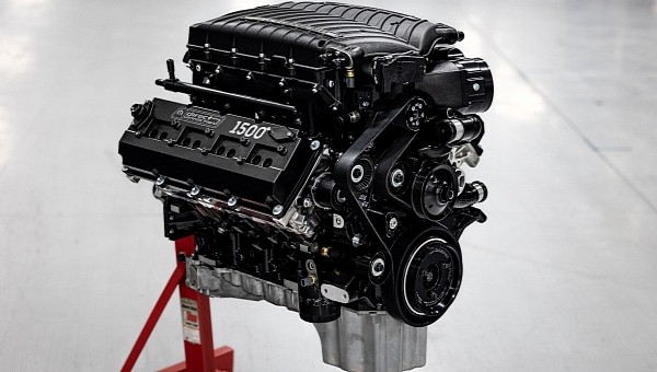 Direct Connection 1500 HEMI V8 Crate Engine
