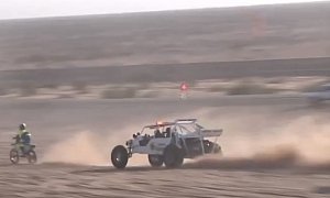 Dirt Bike Rider Running from Police in the Open Desert Makes For an Insane Pursuit