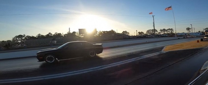 Dodge Challenger Hellcat Redeye Drag Races Tesla Model S Raven