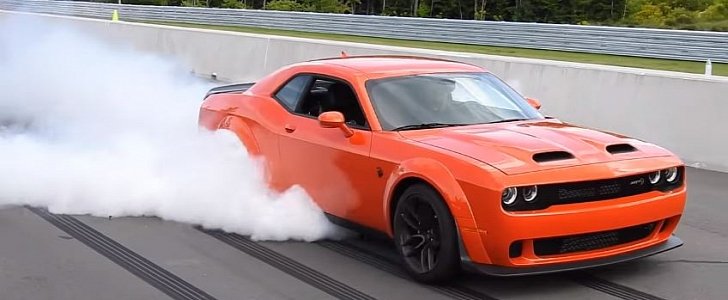 Dodge Challenger Hellcat Redeye Pulls Massive Burnout