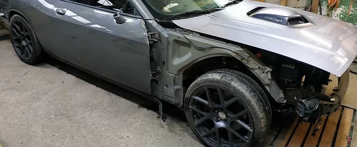 Dodge Challenger Wreck Gets Fixed by Russian Mechanic