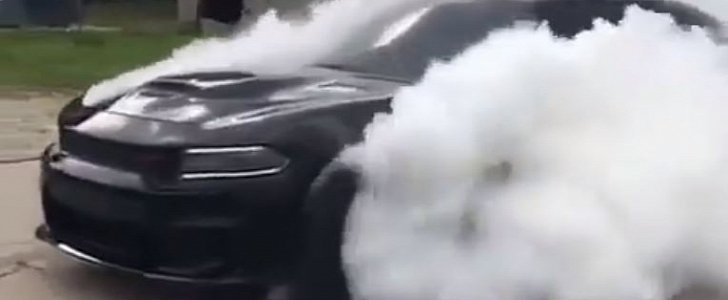 Dodge Charger Hellcat burnout