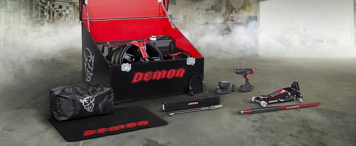 2018 Dodge Challenger SRT Demon - Demon Crate contents