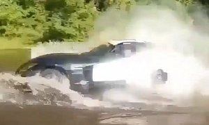 Dodge Viper Does Burnouts In a Puddle, Driver Ignores Hydrolock Risk