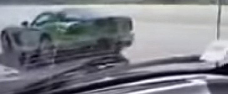 Dodge Viper GTS Crashes on the Highway While Trying to Show Off