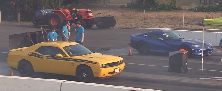 Dodge Viper GTS Drag Races Challenger R/T