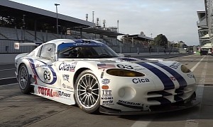Dodge Viper GTS-R Idling and Revving Is Music to the Ears
