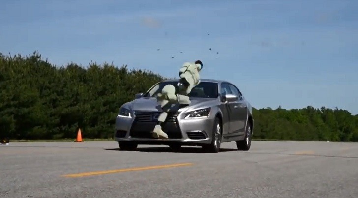 Lexus LS crashing on dummy