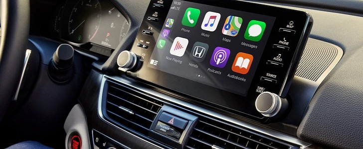 Apple CarPlay on 2021 Accord