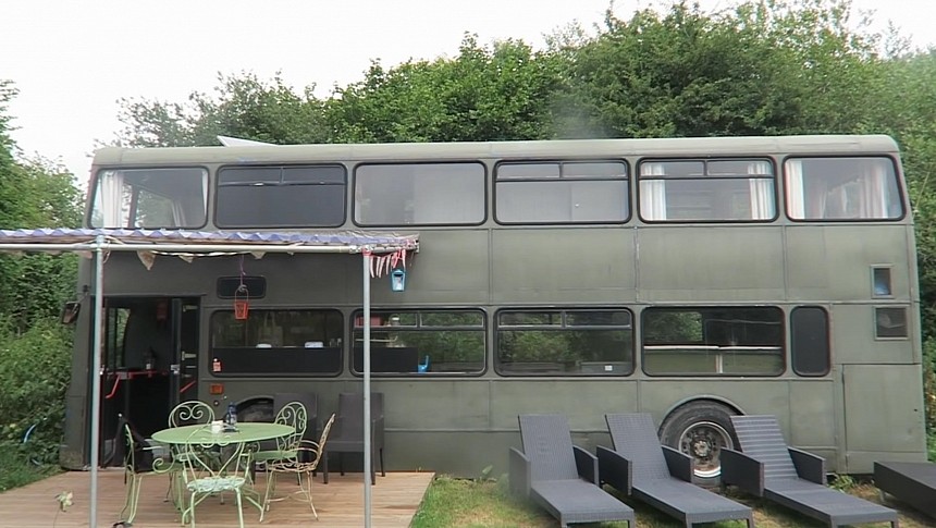 Double-Decker Was Converted Into a 3-Bedroom Home, It Features a Toilet as a Driver's Seat